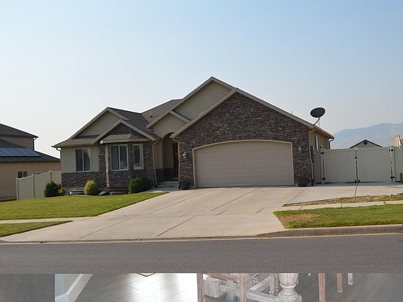 3rd image of 593 W Aspen Hills Blvd