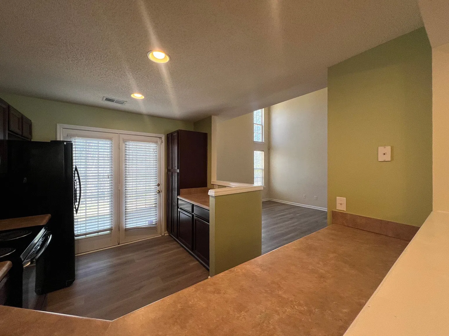 3 bed, 2.5 bath, 1657 sqft, $2,100 — Photo 3