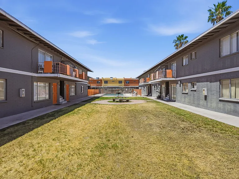 Alvernon811-835 — Photo 37