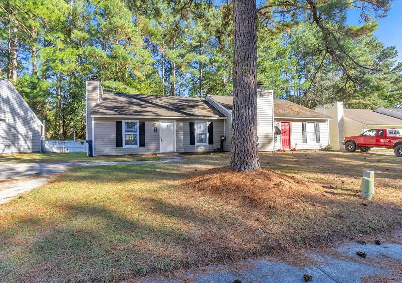 2 Bedroom 1 bath Duplex — Photo 2