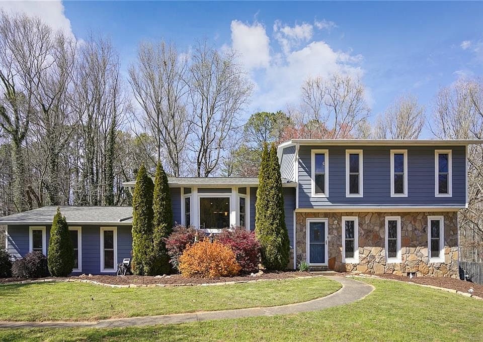 1st image of 210 E Creek Cir