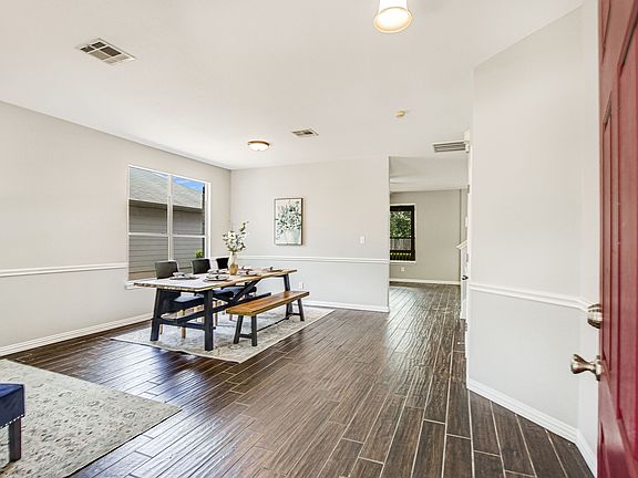 3rd image of 243 Covent Dr