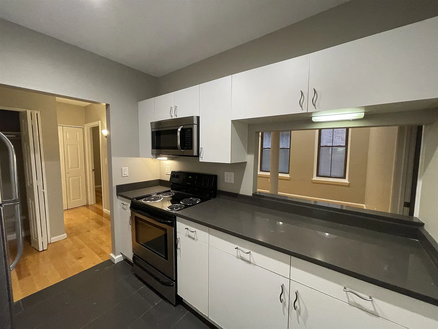 2 bed, 700 sqft, $3,300 — Photo 3