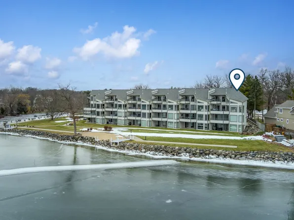 W1400 Spring Grove Rd Unit 201, Ripon, WI 54971
