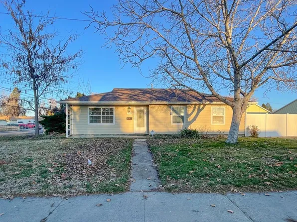 1124 Cottonwood Dr, Richland, WA 99354