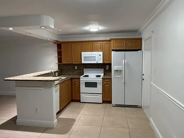 7477 SW 82nd St, Miami, FL 33143