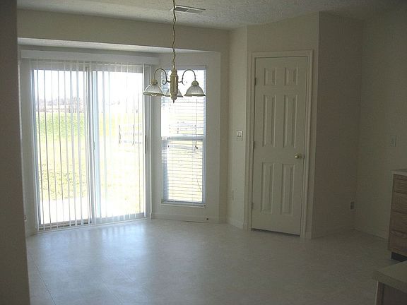 Eat in Kitchen w/ walkout