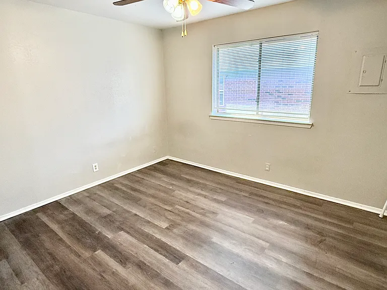 2221 Stella St #4 — Photo 7