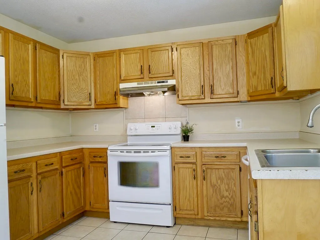 4 bed, 1128 sqft, $3,700 — Photo 4
