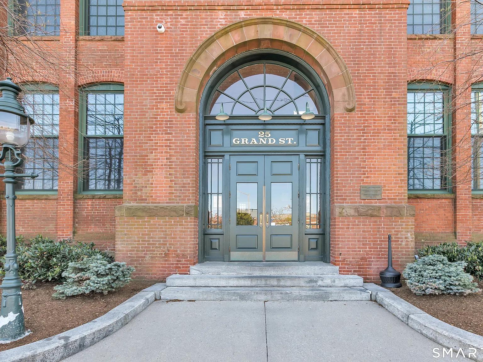 1 bed, 1.5 bath, 725 sqft, $2,600 — Photo 1