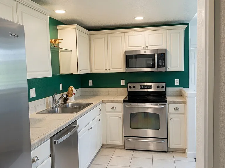 774 NE Adwick Dr — Photo 3
