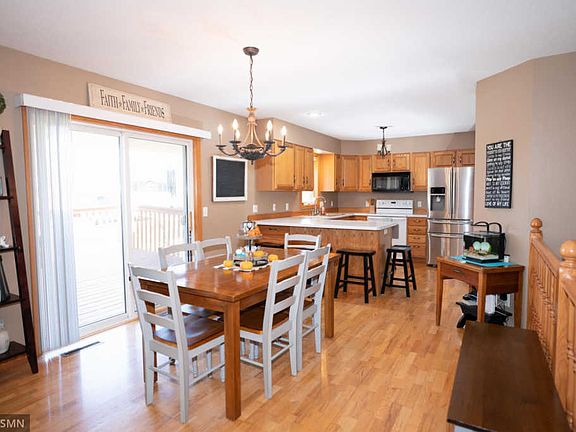 3rd image of 104 Creekside Dr