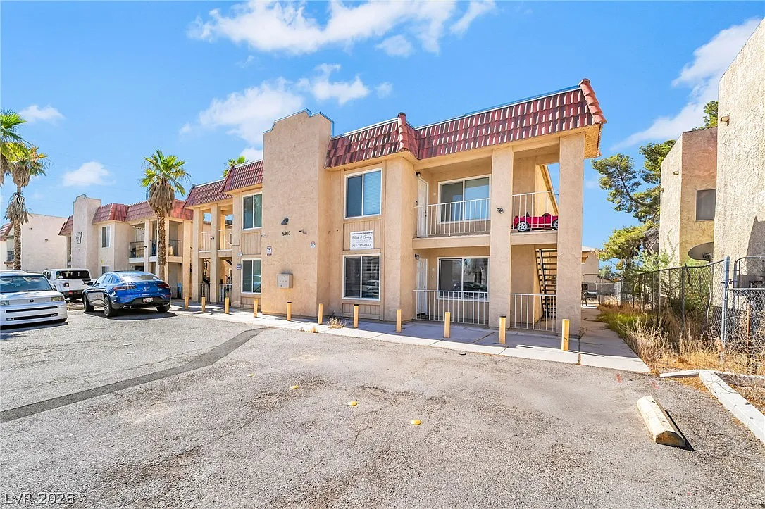 2 bed, 2.0 bath, 3716 sqft, $1,295 — Photo 1
