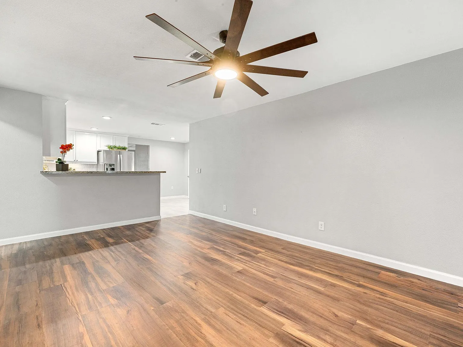 3 bed, 1.5 bath, 1264 sqft, $1,850 — Photo 4