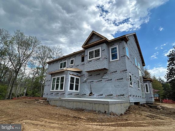 4th image of 1 Laurel Cir