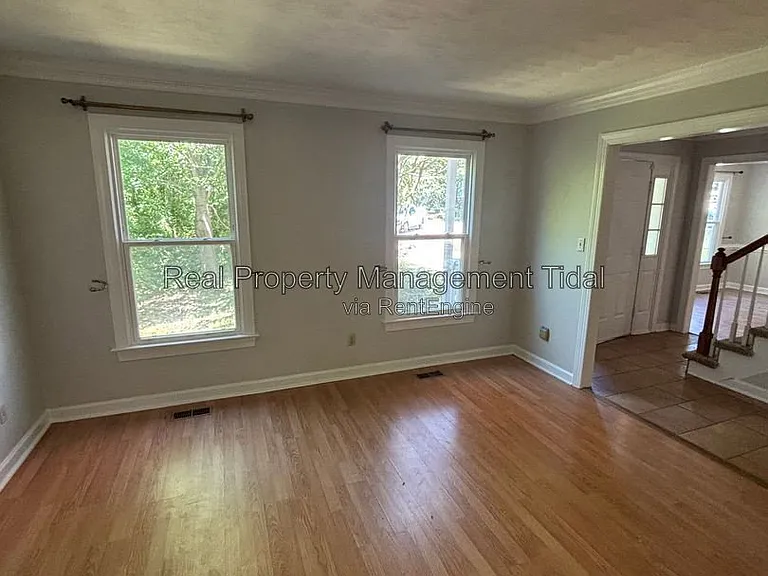 8956 Belgrave Ave — Photo 10