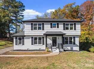 5609 Alanhurst Pl, Charlotte, NC 28217
