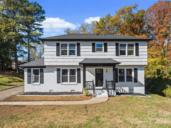 5609 Alanhurst Pl, Charlotte, NC 28217