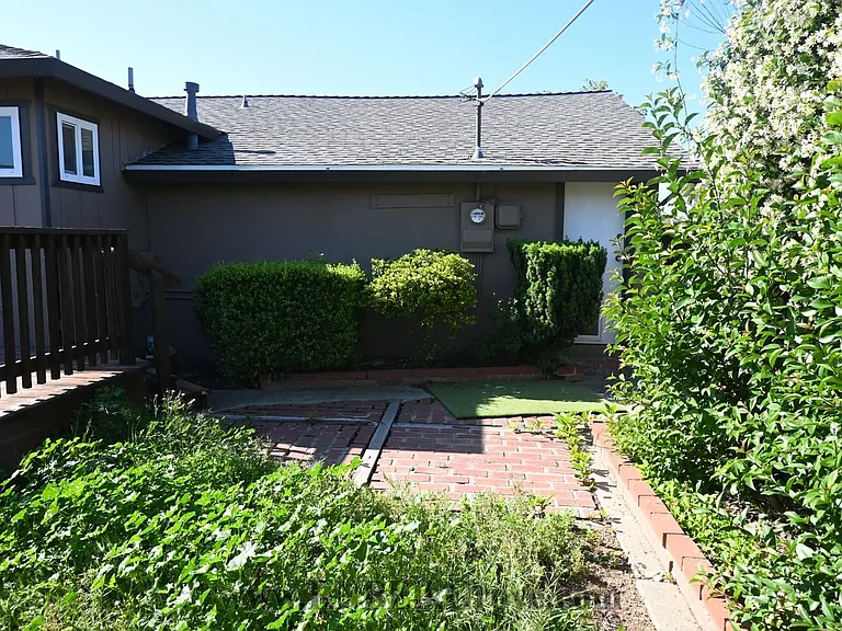 2620 Fernandez Dr — Photo 22