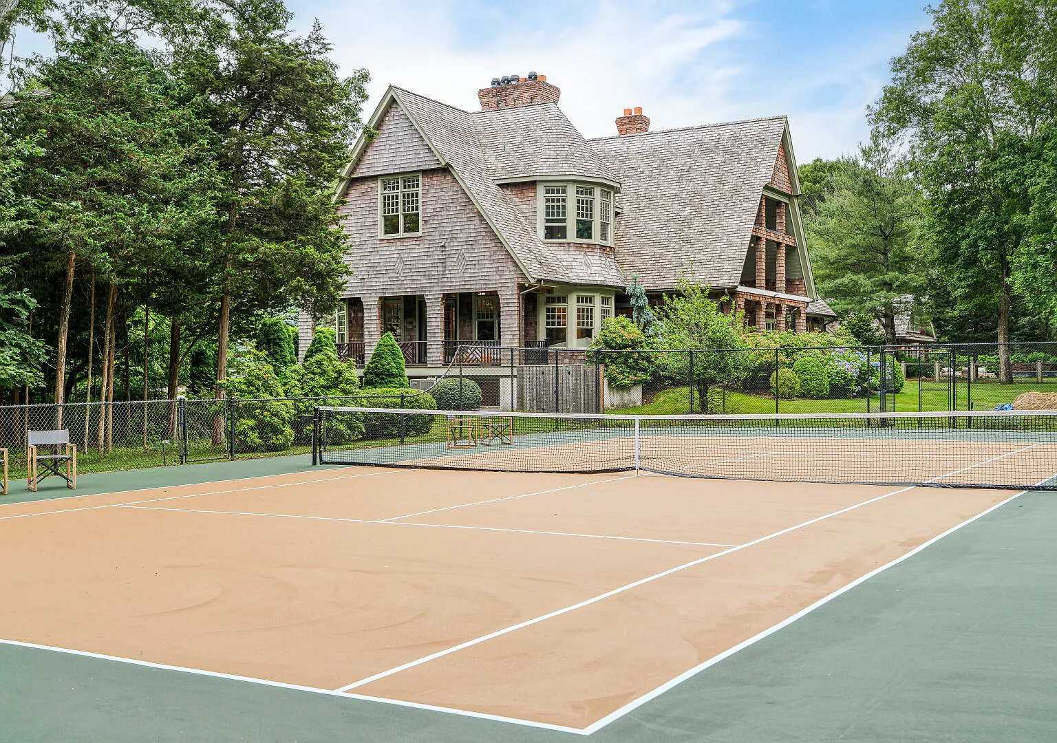 Stunning Sag Harbor Estate on Over 3 Acres, Pool, Tennis — Photo 2