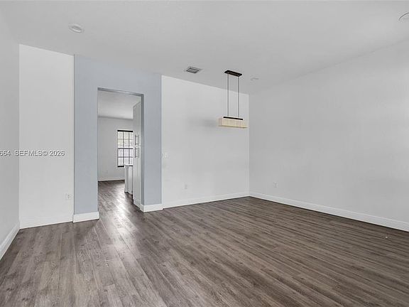 3rd image of 624 SW 147th Ave
