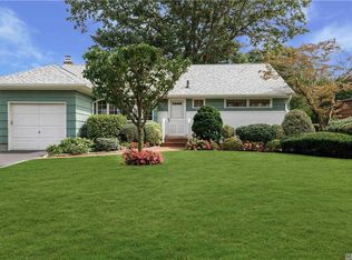 967 W Shelley Rd, Bellmore, NY 11710