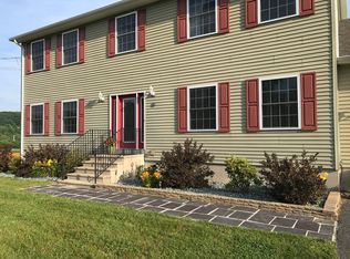 10 Macomber Rd, Monson, MA 01057