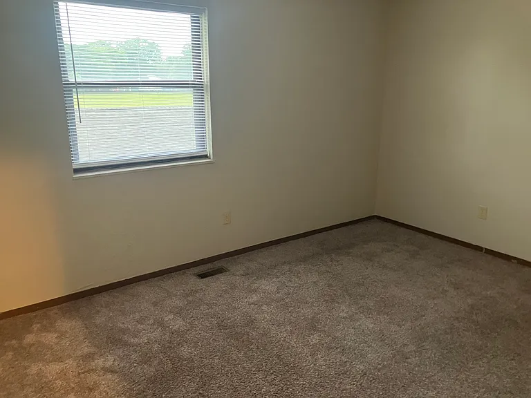 1009 Belle Valley Dr #4 — Photo 3