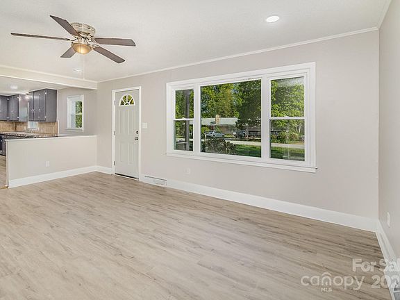 4th image of 706 Lowell Ave
