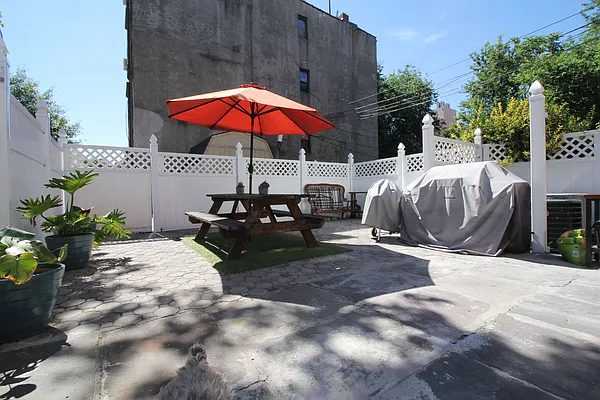 Rented by Nooklyn NYC LLC | media 24