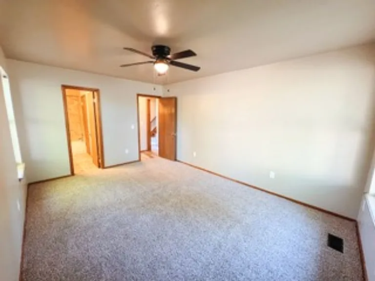 213 Woodbridge Cir — Photo 6