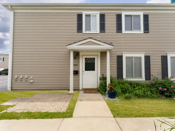 1558 Quaker Ln #174D, Prospect Heights, IL 60070
