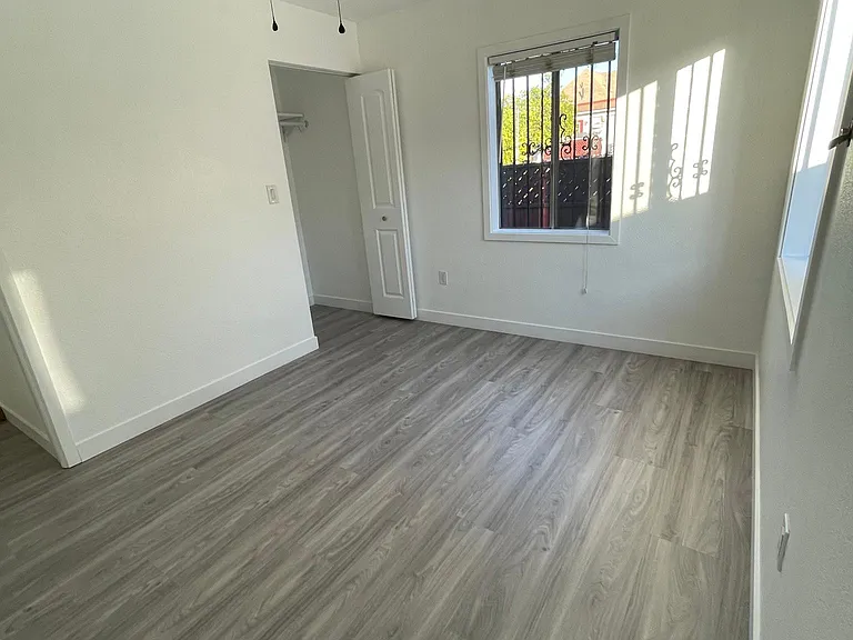 150 N Hicks Ave — Photo 9