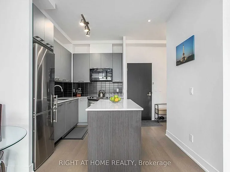 9471 Yonge St #316 — Photo 5
