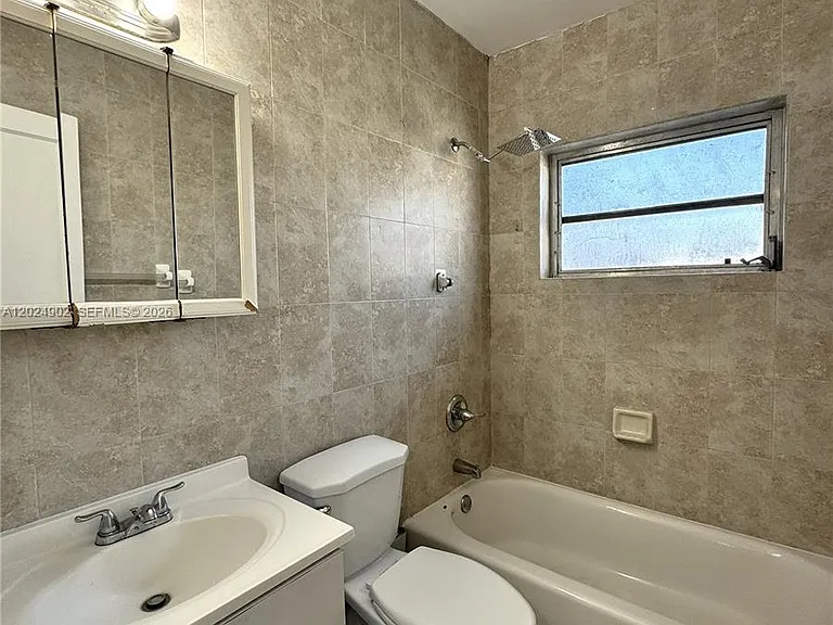 5353 SW 6th St — Photo 9