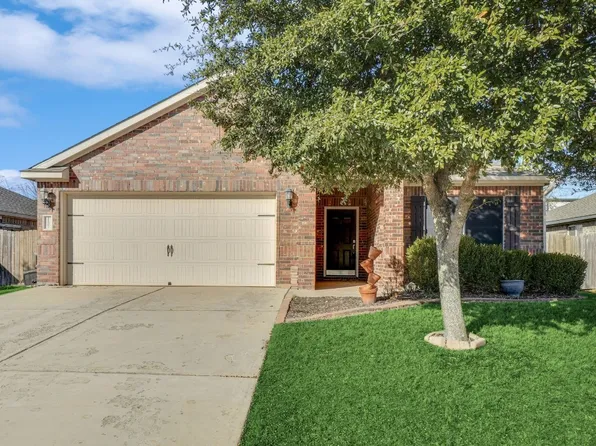 1102 Primrose Dr, Sanger, TX 76266
