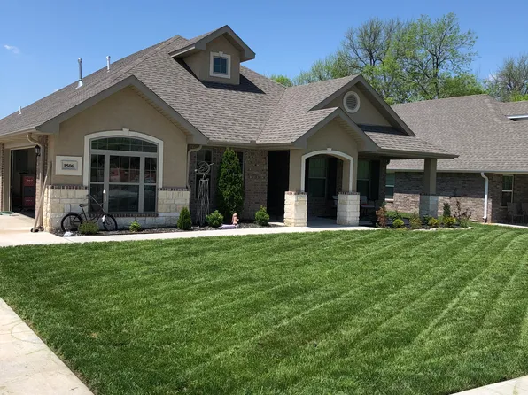 1506 Lakeview Dr, Webb City, MO 64870