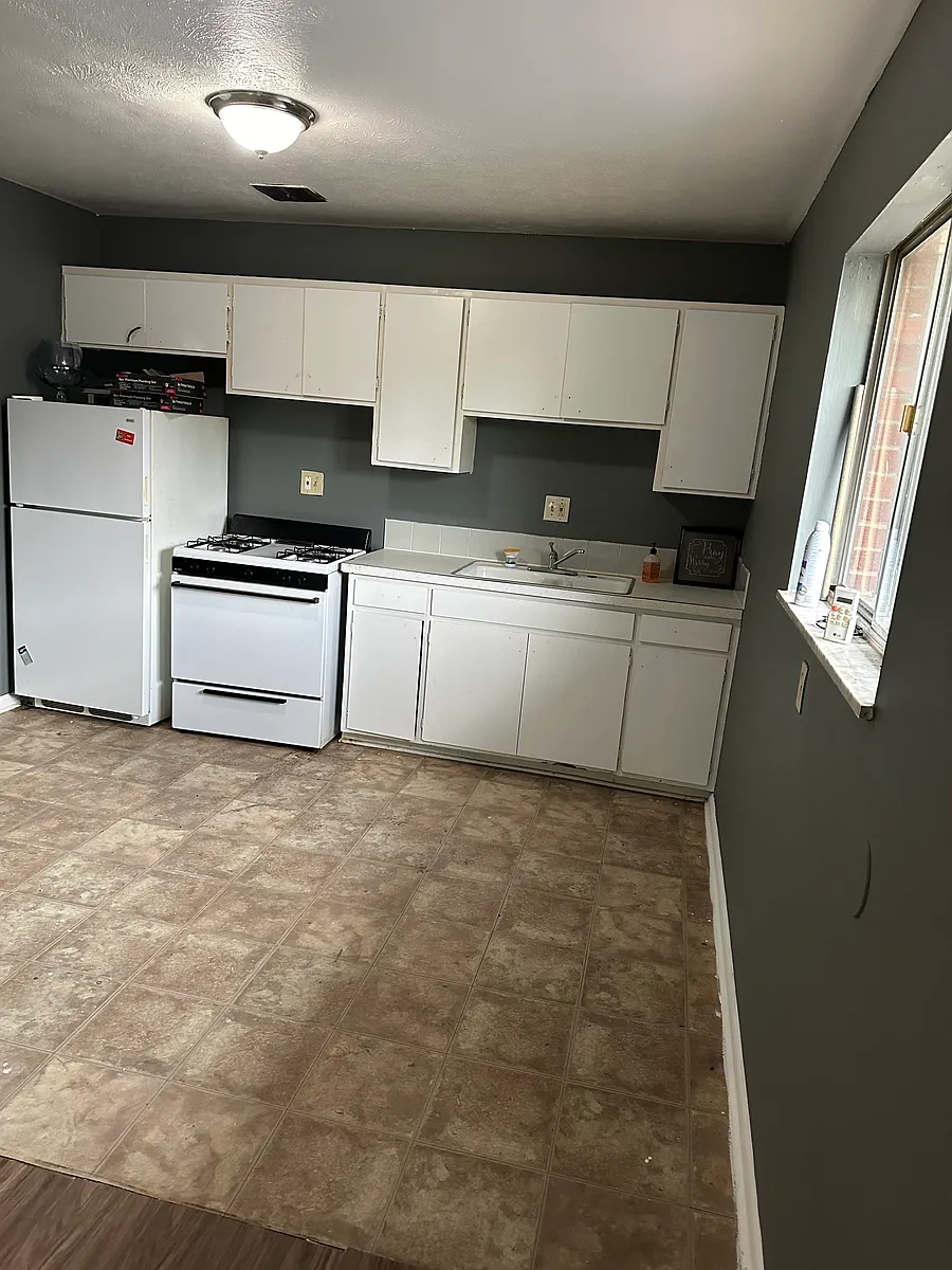Building Photo - 1233 Roslyn Ave #1233