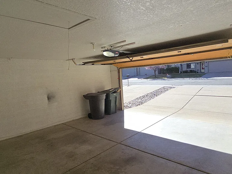 1650 N Lakeview Ln — Photo 3