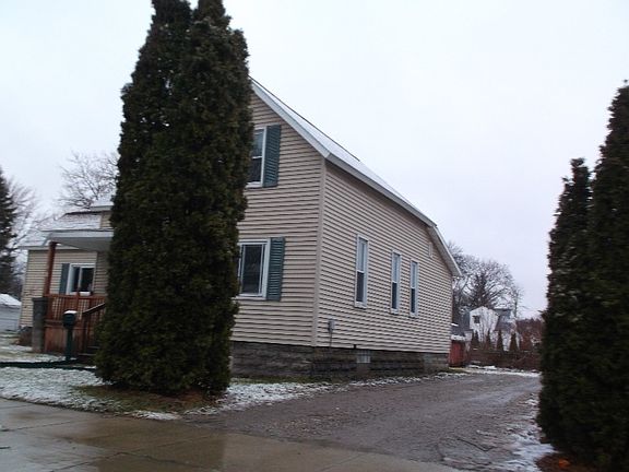 2nd image of 405 Marshall St