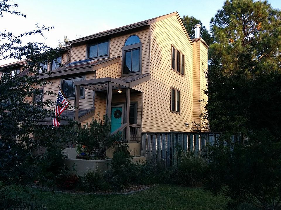 2nd image of 3917 Aeries Way