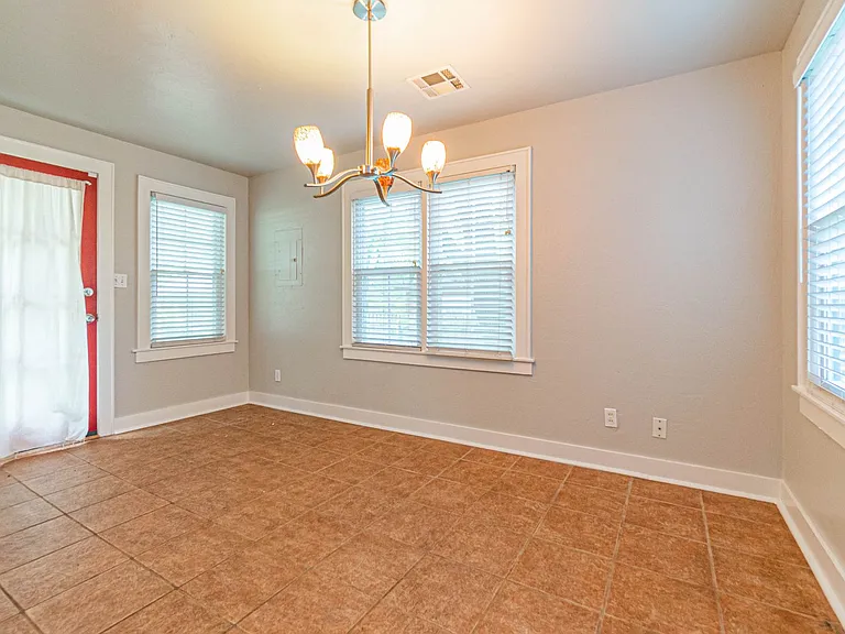 628 W Comanche St — Photo 14
