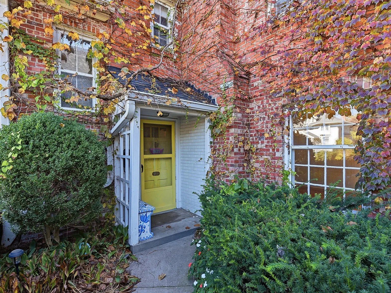 3 bed, 2.5 bath, 1984 sqft, $2,700 — Photo 2