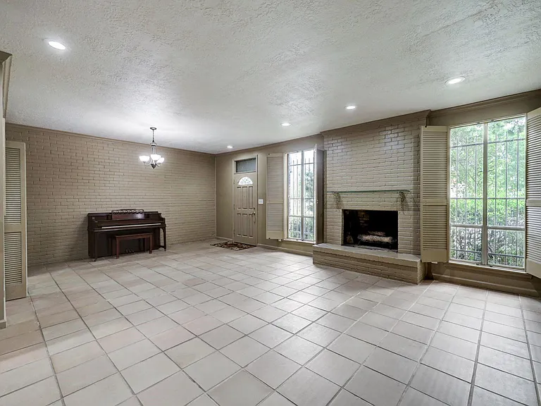 1422 Walnut Bend Ln #1/14 — Photo 2