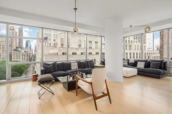 Sold by Dolly Lenz Real Estate LLC | media 25