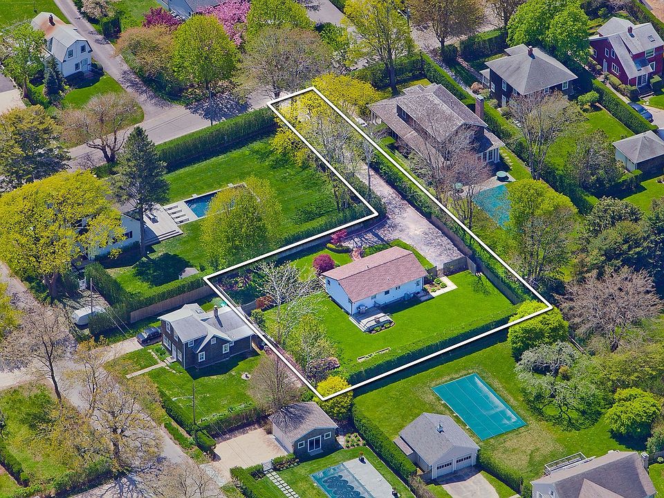 1st image of 105 Pelletreau St