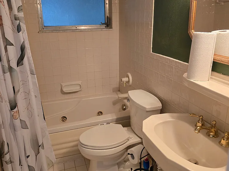 2437 Eastbrook Blvd — Photo 2