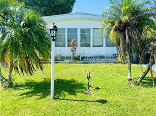 17 Saint Tropez Dr, Naples, FL 34112