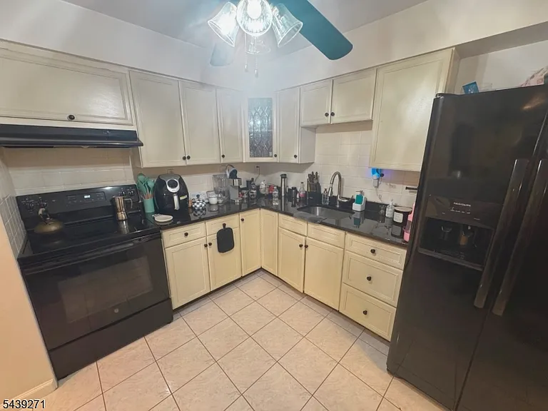 806 Eves Dr #2H — Photo 2