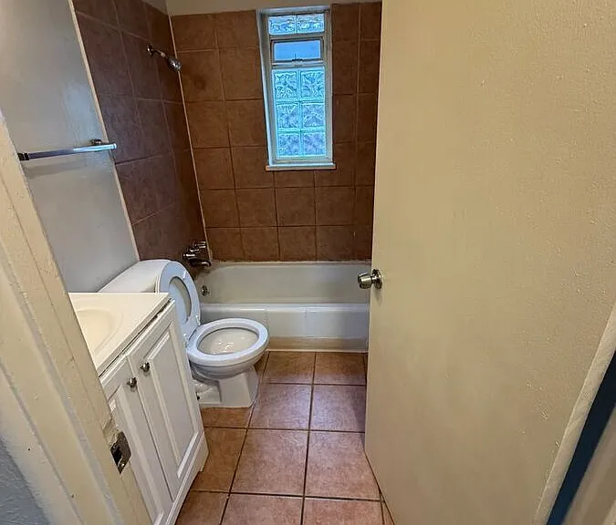 1740 W Mosier Pl #26 — Photo 6
